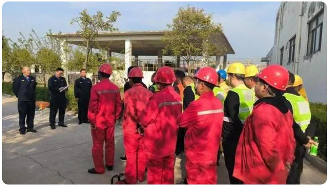 以“演”促戰(zhàn)！確山縣城管局開展地下有限空間作業(yè)應(yīng)急演練